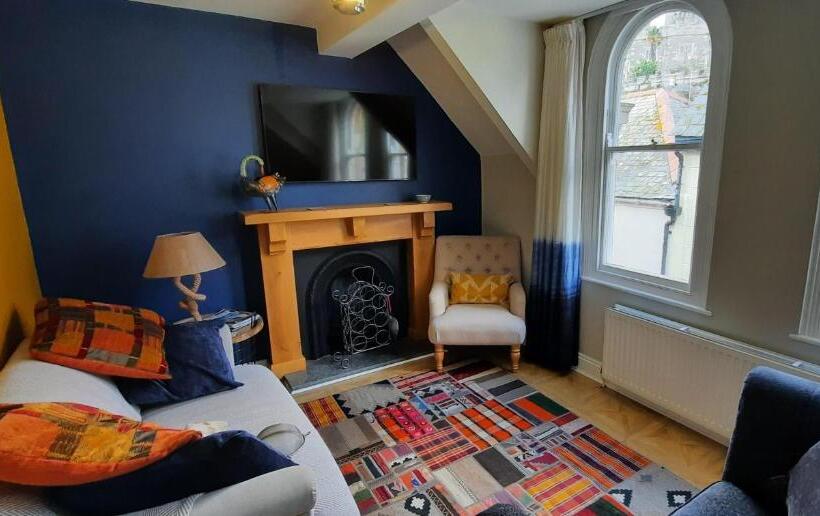 Newly Refurbished 2nd Floor Apartment Lil Nauti