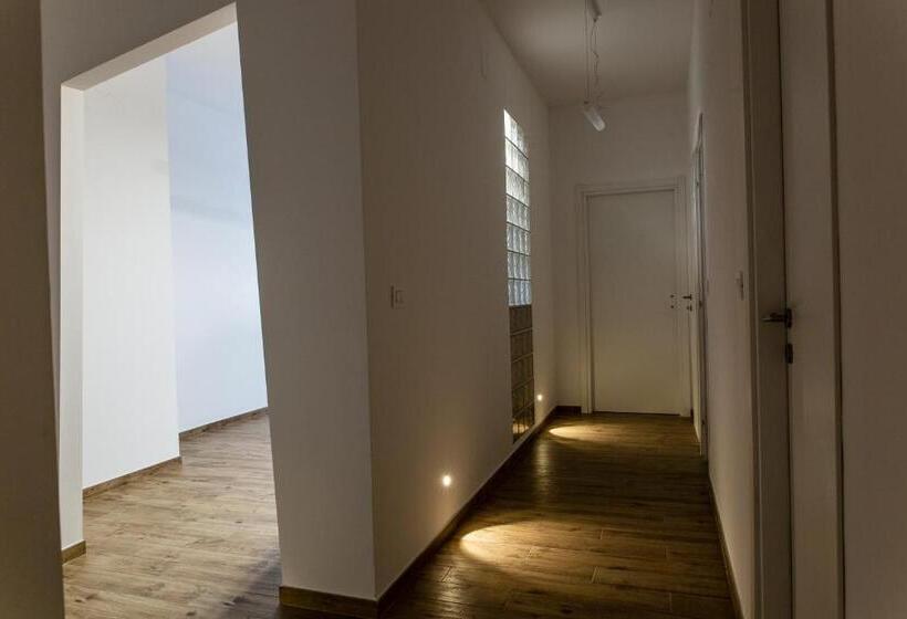 پانسیون Dora’s Room