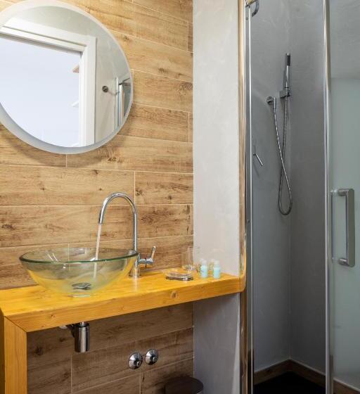 پانسیون Dora’s Room