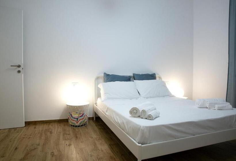 پانسیون Dora’s Room