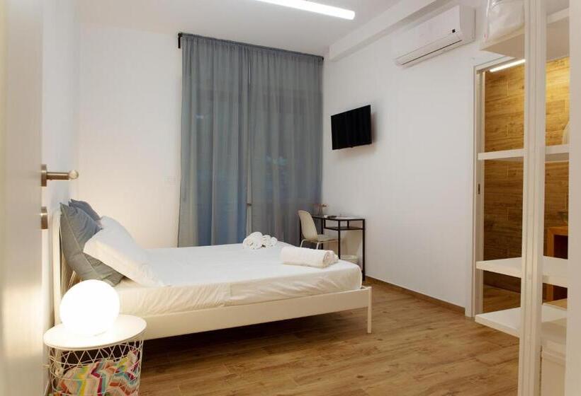 پانسیون Dora’s Room