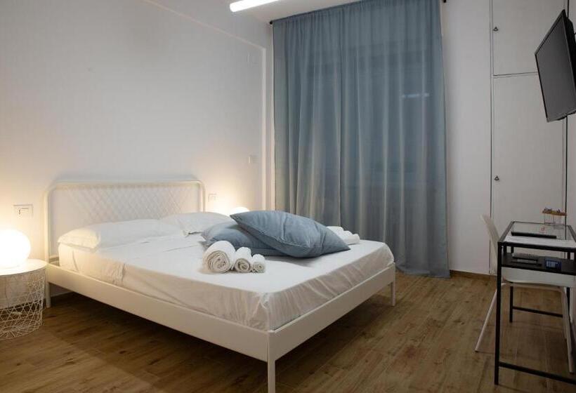 پانسیون Dora’s Room