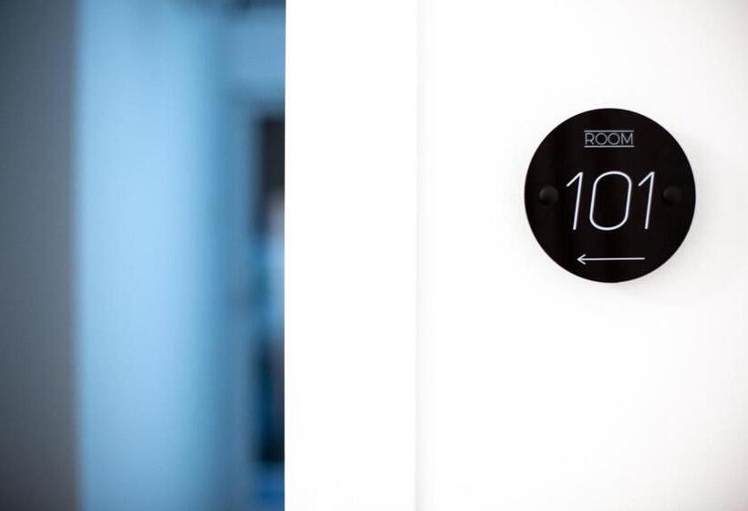 پانسیون Dora’s Room