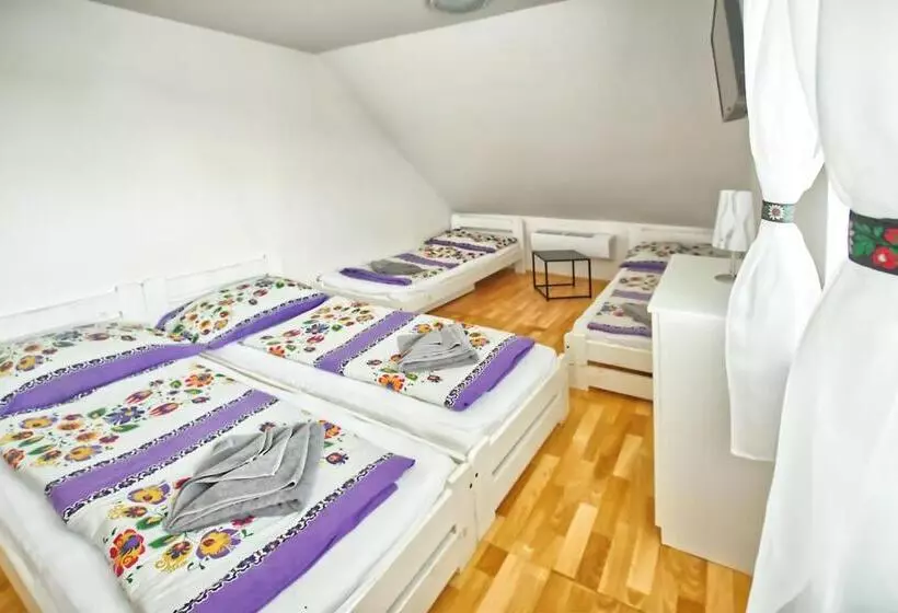 Majatalo Penzion Bazén Víno Sklep U Palečků