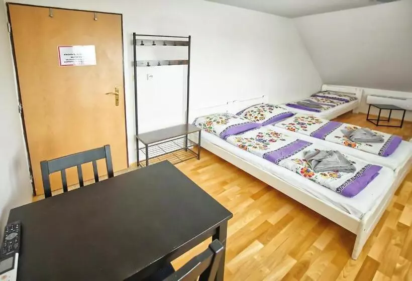 Majatalo Penzion Bazén Víno Sklep U Palečků