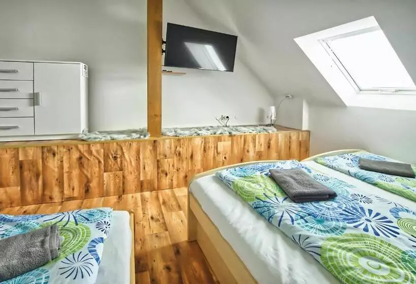 Majatalo Penzion Bazén Víno Sklep U Palečků