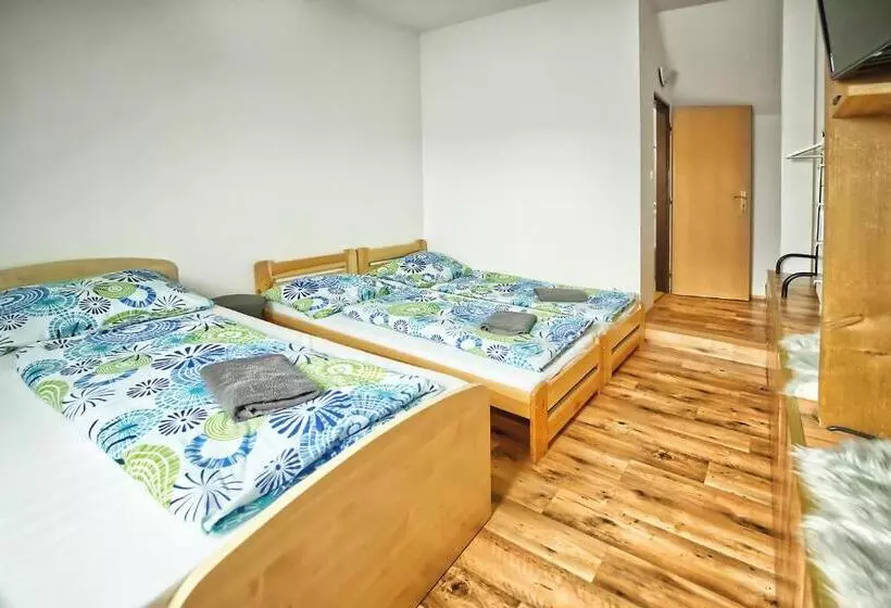 Majatalo Penzion Bazén Víno Sklep U Palečků