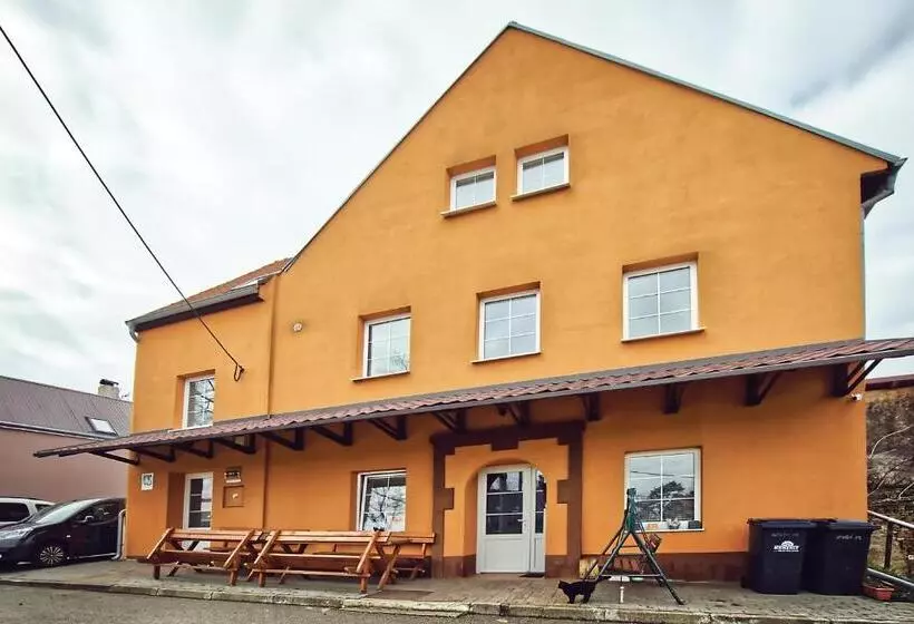 Majatalo Penzion Bazén Víno Sklep U Palečků