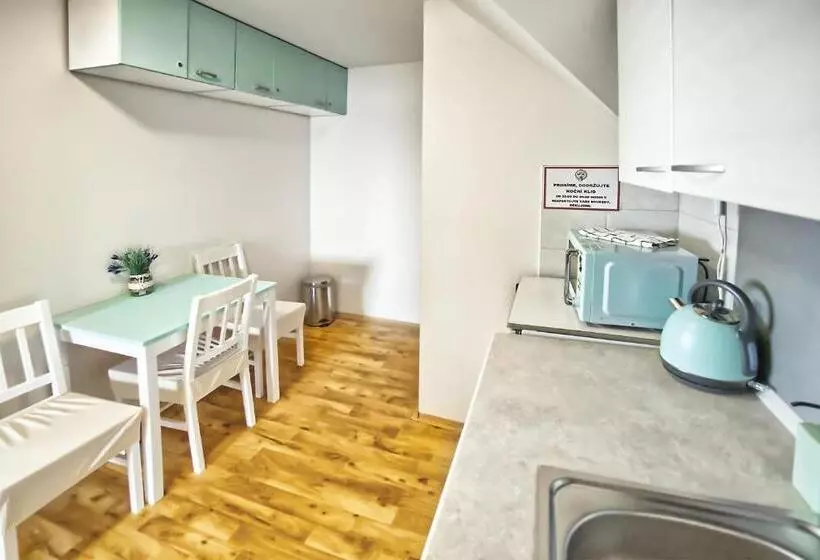 Majatalo Penzion Bazén Víno Sklep U Palečků