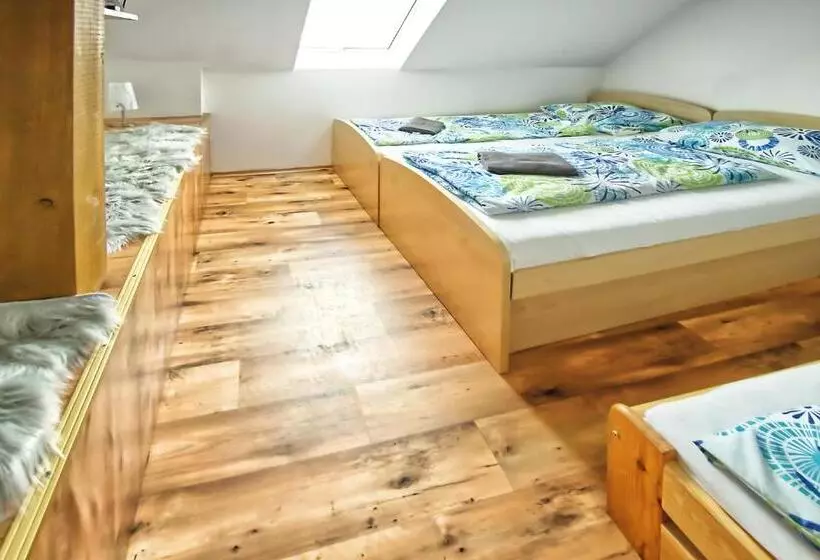 Majatalo Penzion Bazén Víno Sklep U Palečků