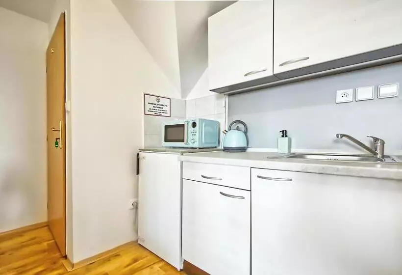 Majatalo Penzion Bazén Víno Sklep U Palečků