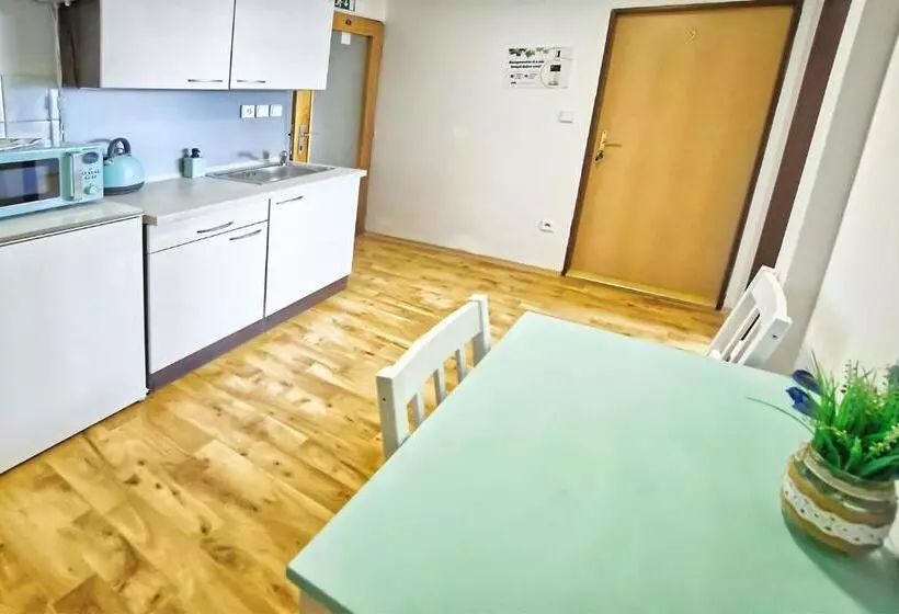 Majatalo Penzion Bazén Víno Sklep U Palečků