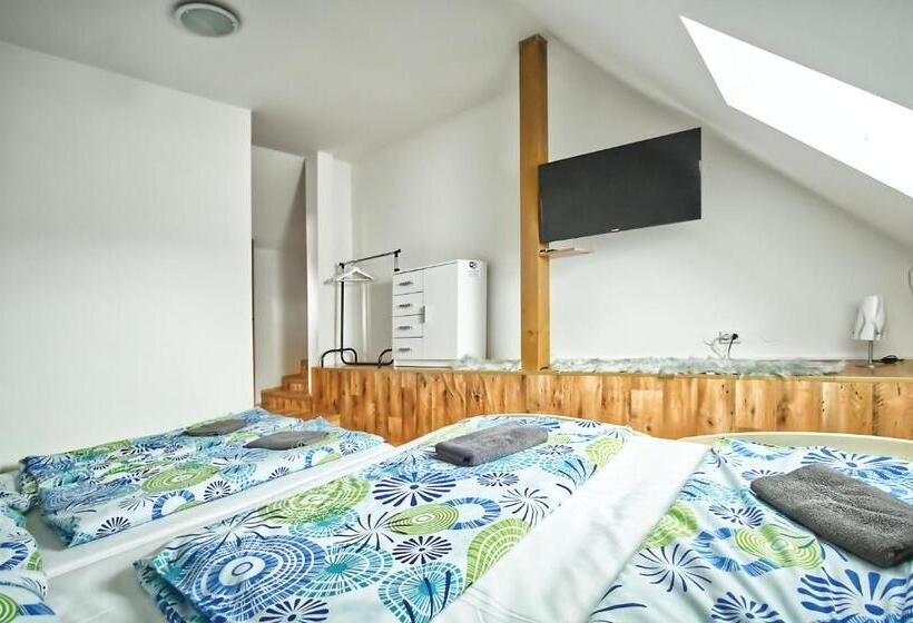 بنسيون Penzion Bazén Víno Sklep U Palečků