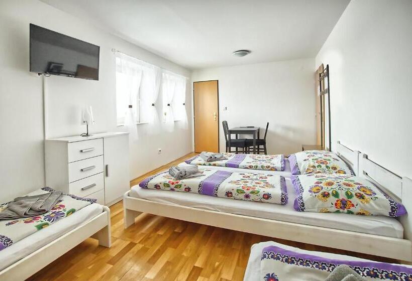 بنسيون Penzion Bazén Víno Sklep U Palečků