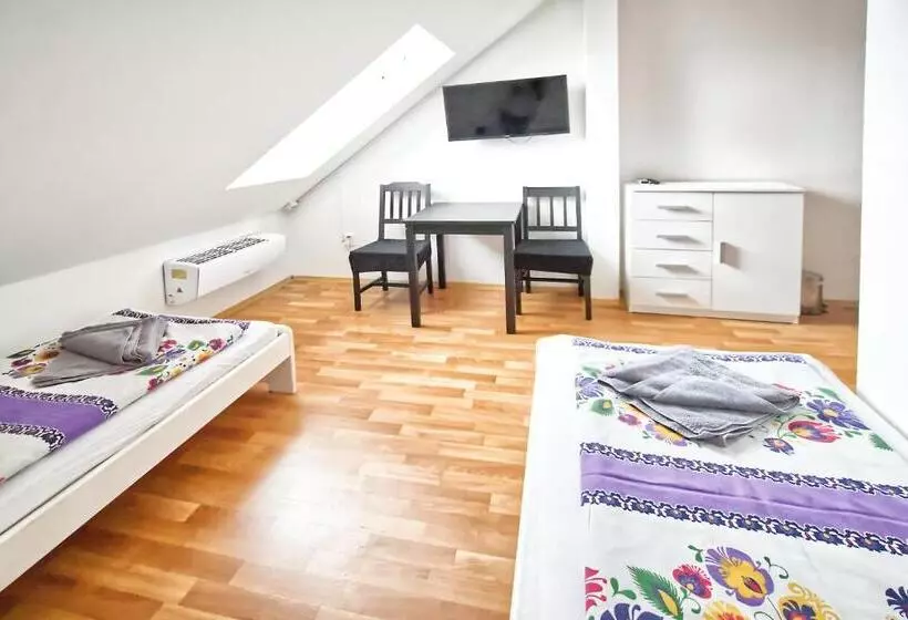 Majatalo Penzion Bazén Víno Sklep U Palečků