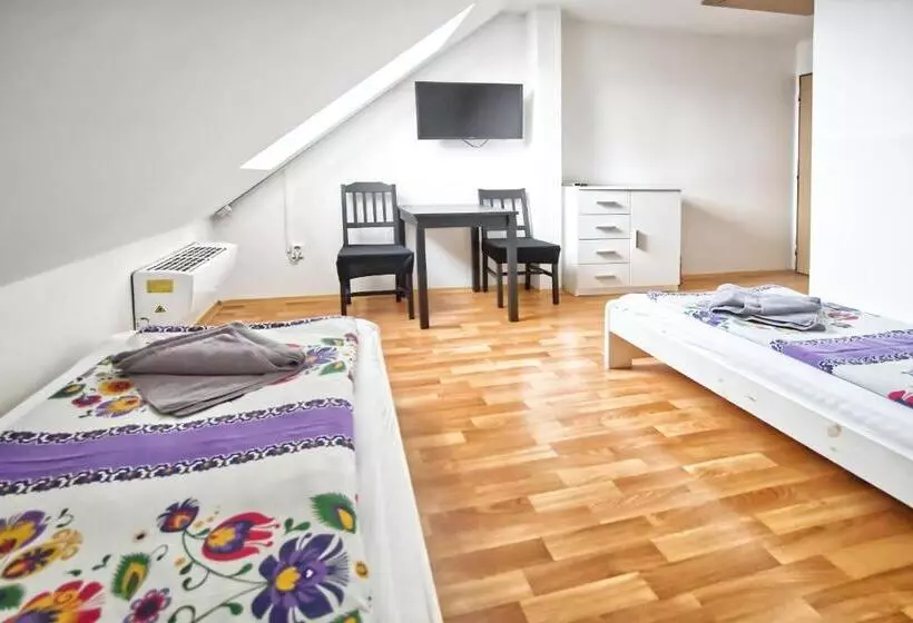 Majatalo Penzion Bazén Víno Sklep U Palečků