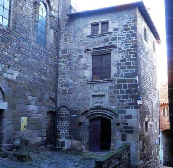 Aamiaismajoitus (B&B) Chambres D Hôtes La Prévôté   Ancien Couvent Contre La Cathédrale