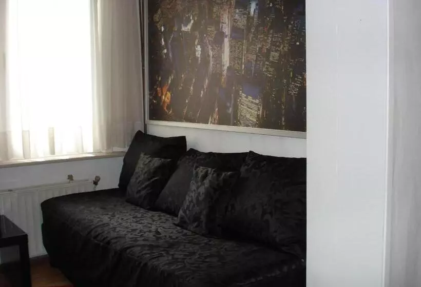 Aamiaismajoitus (B&B) Chez Ba Nus