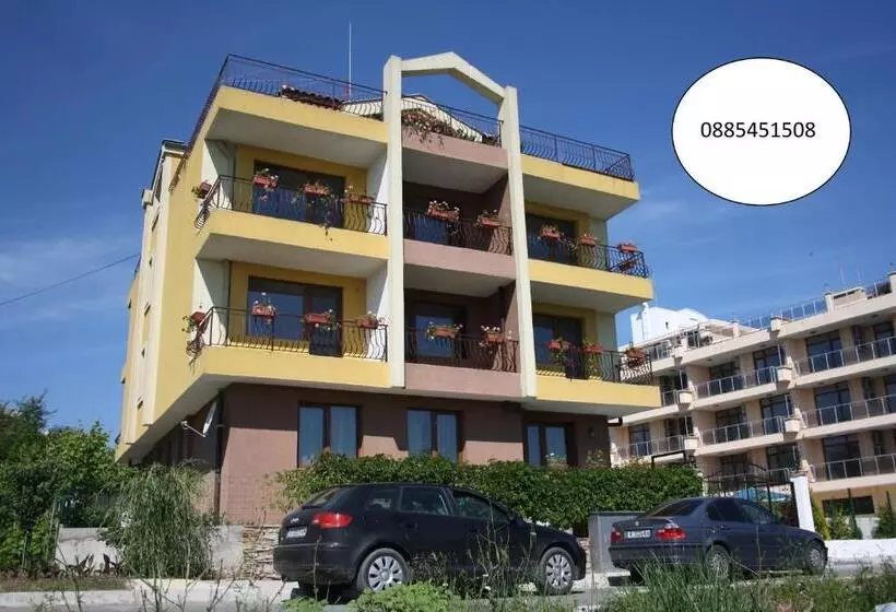 Family Hotel Akra