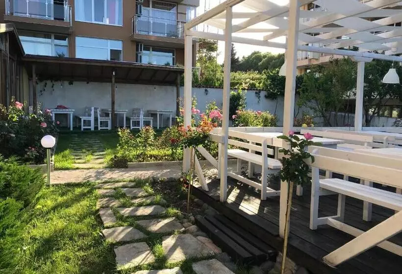 Family Hotel Akra