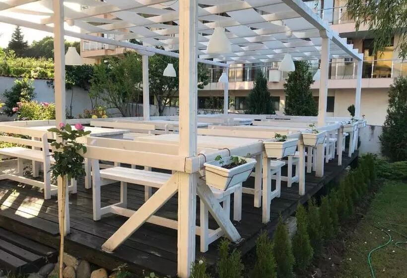 Family Hotel Akra