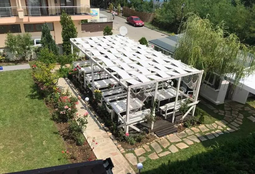 Family Hotel Akra