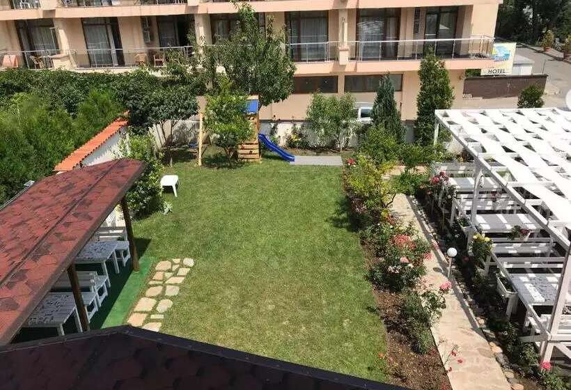 Family Hotel Akra