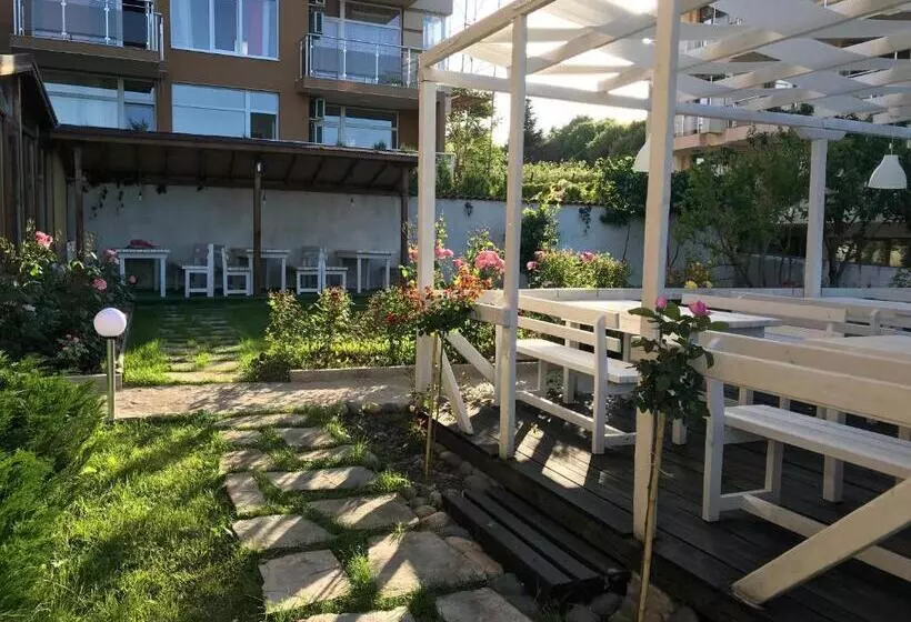 Family Hotel Akra