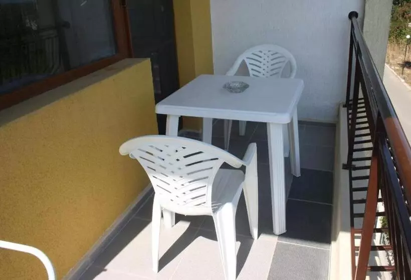 Family Hotel Akra