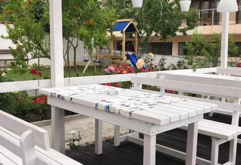 Family Hotel Akra
