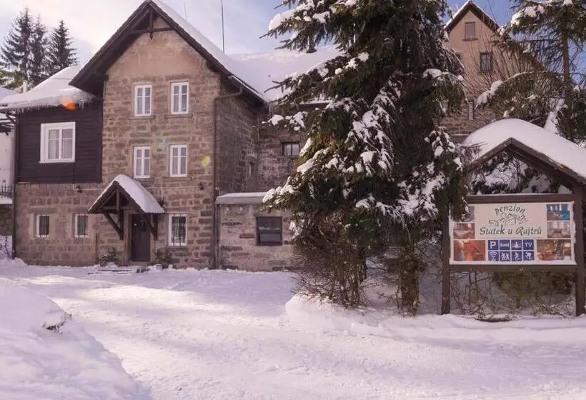 ペンション Penzion Statek U Rajtrů