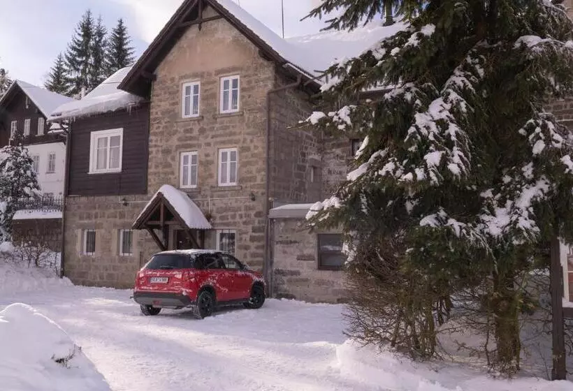 ペンション Penzion Statek U Rajtrů