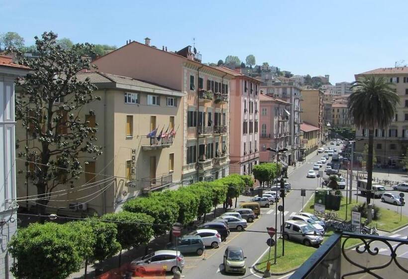 بنسيون The Old Station Rooms