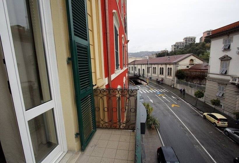 بنسيون The Old Station Rooms