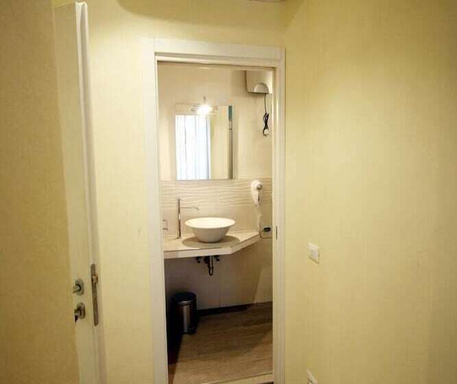 بنسيون The Old Station Rooms