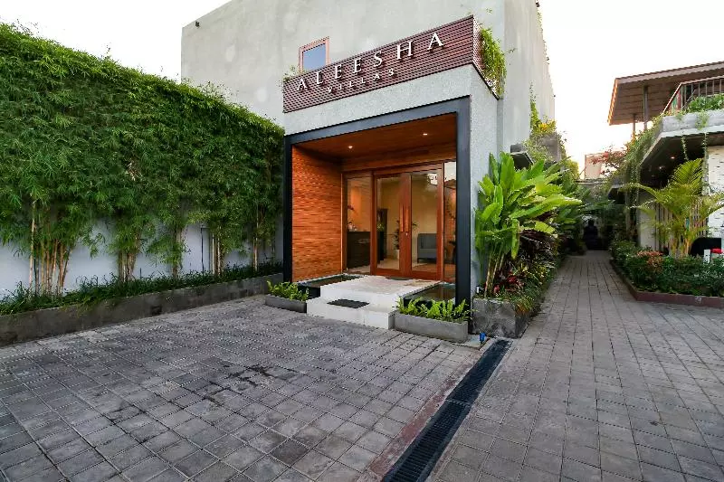 Aleesha Villas And Suites