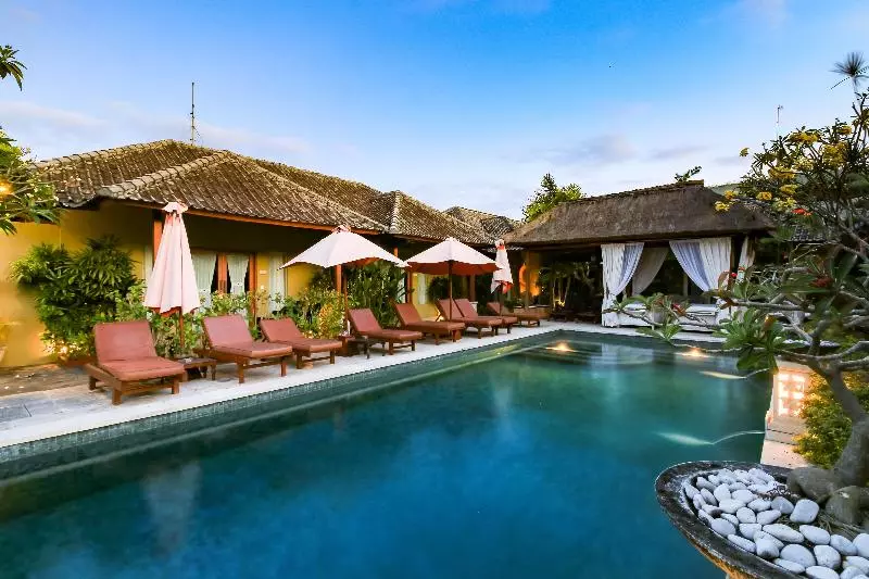 Aleesha Villas And Suites