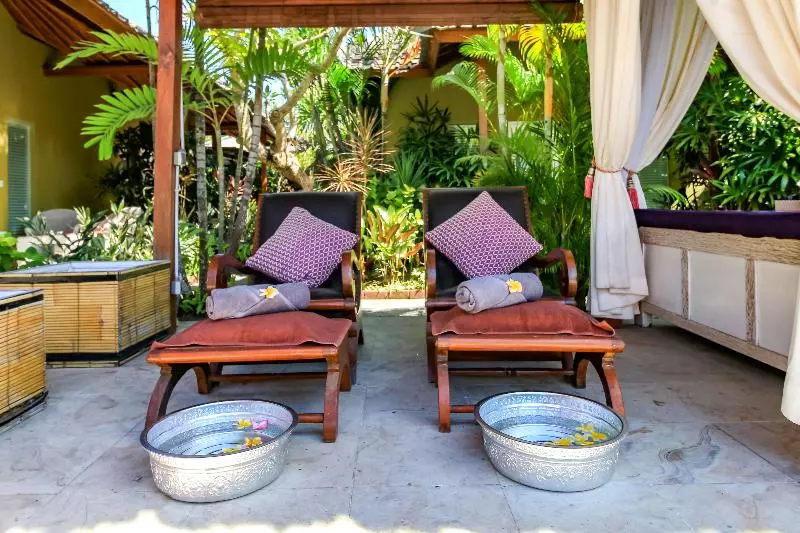 Aleesha Villas And Suites