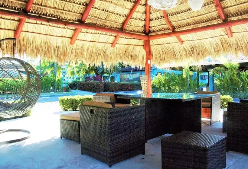 Hotel Beach Break Resort