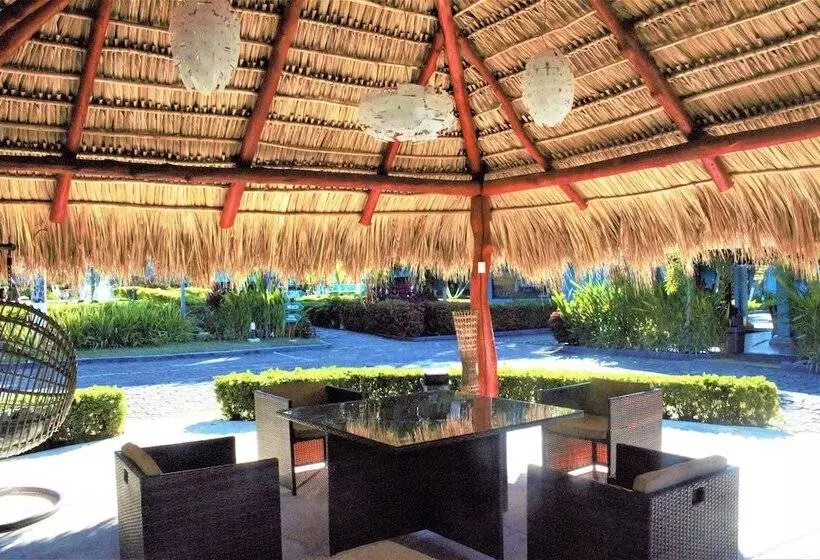 Hotel Beach Break Resort