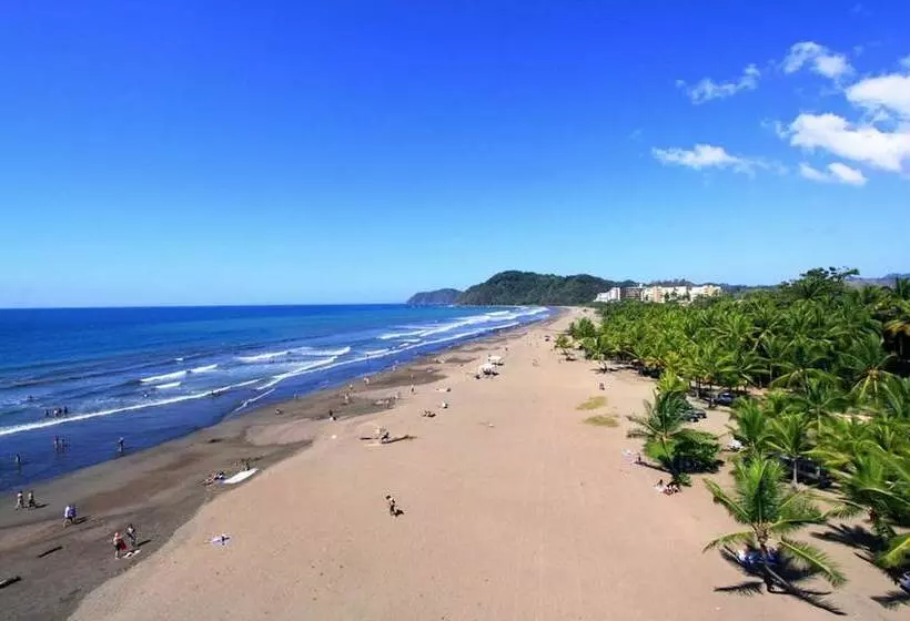 Hotel Beach Break Resort