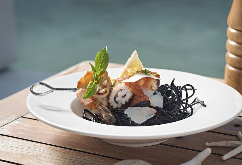 Отель Beach Club by Haadtien