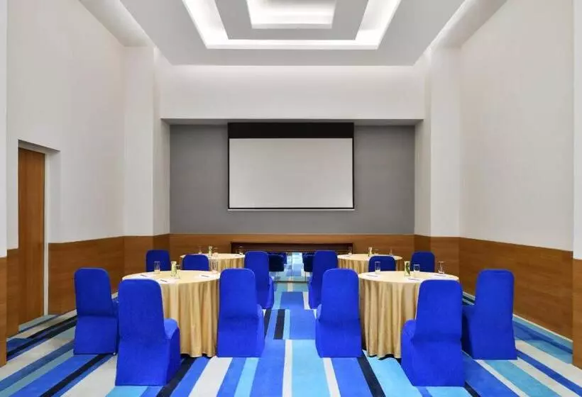 ホテル Fairfield By Marriott Hyderabad Gachibowli