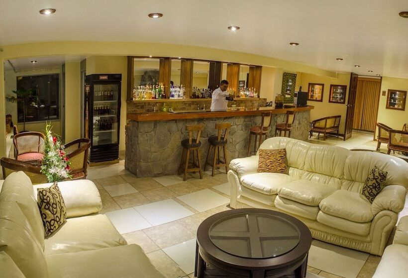 Отель Taypikala Lago