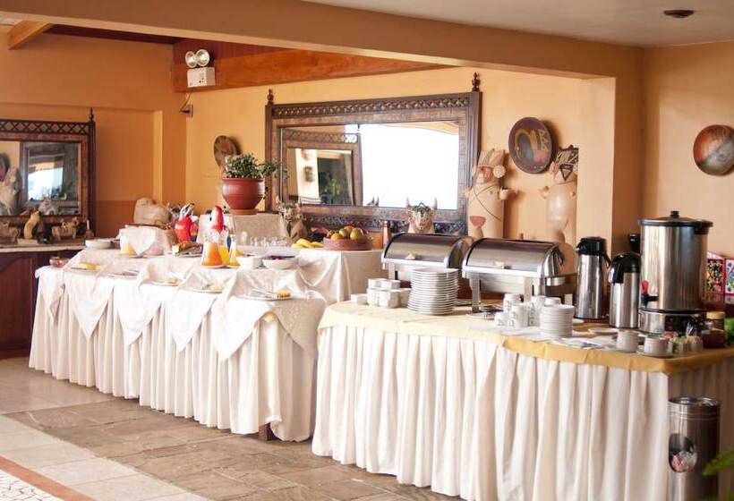 Отель Taypikala Lago