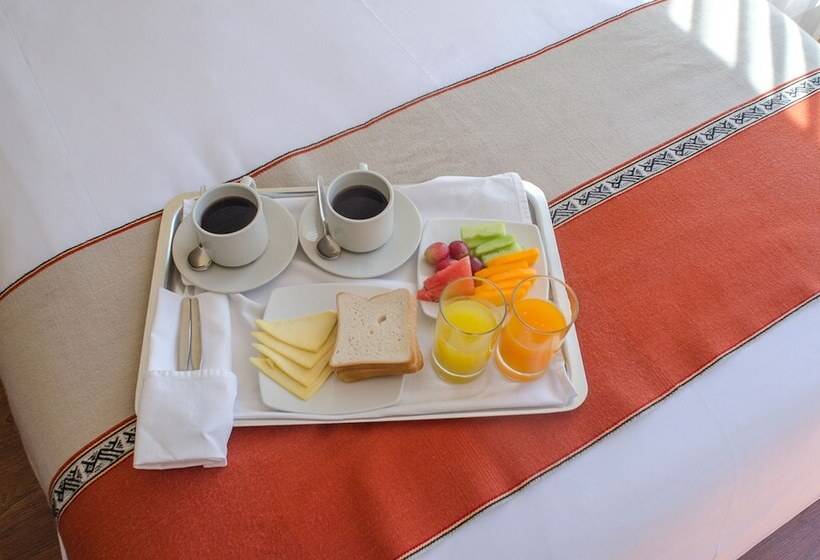 Отель Taypikala Lago