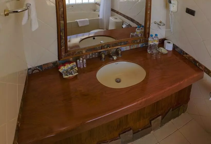 Hotel Taypikala Lago