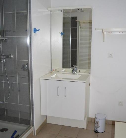 Appartement Spacieux Avec Balcon à 50m De La Plage