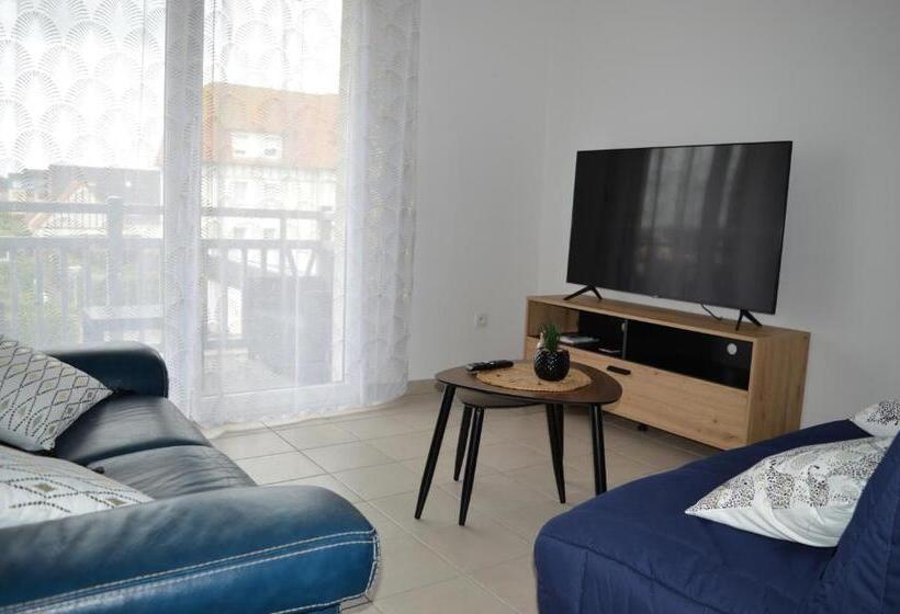 Appartement Spacieux Avec Balcon à 50m De La Plage