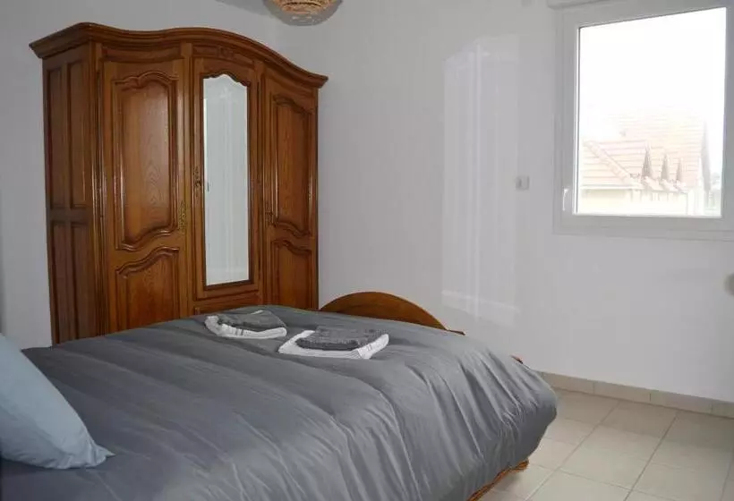 Appartement Spacieux Avec Balcon   à 50m De La Plage